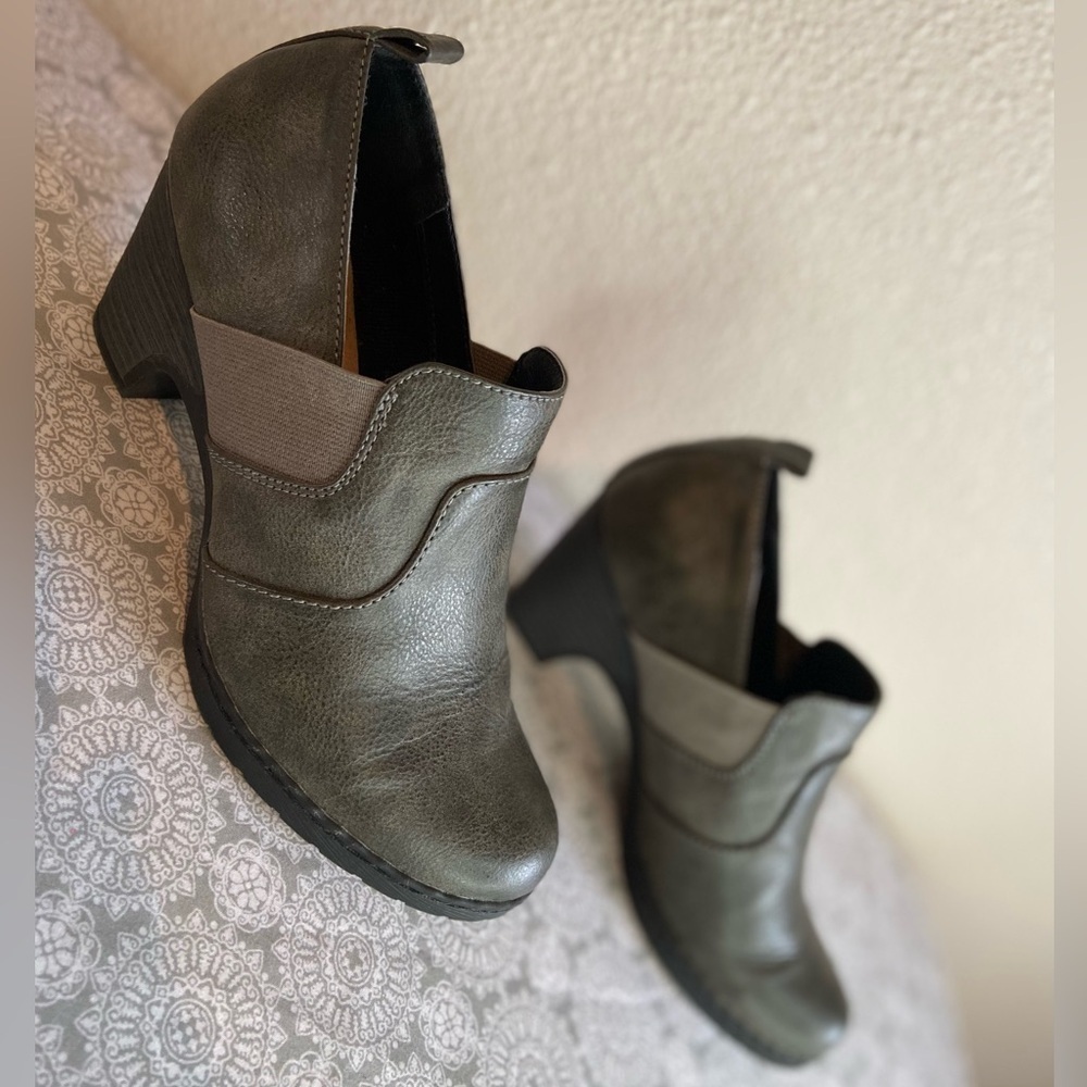Croft & Barrow~Ortholite~Gray~Round Toe~Cushioned Footbed~Slip-On Shoe~Size 7.5